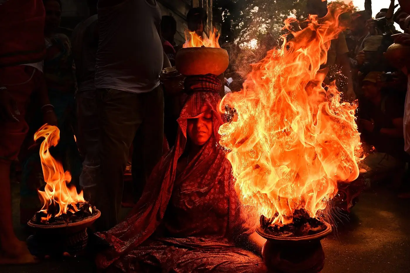 The Altar of Endurance – Dhuno Porano Ritual at Kalighat