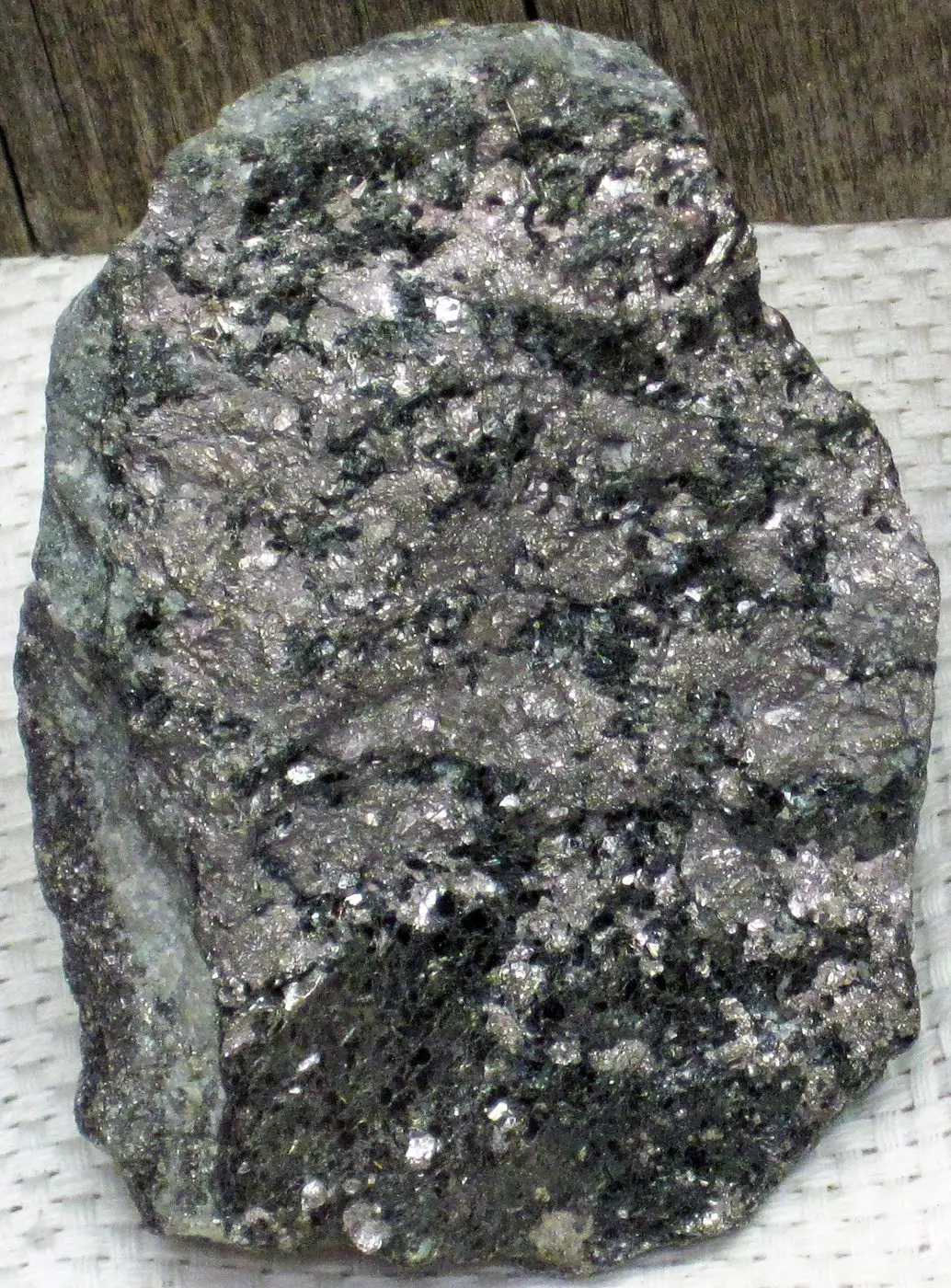 File:Cobaltite (Skutterud Mines, Modum, Norway) 3 (19034985100).jpg