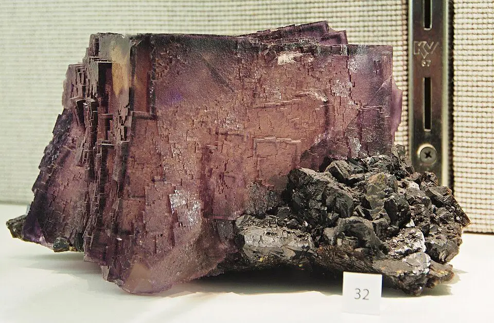 File:Fluorite Specimen 32.jpg