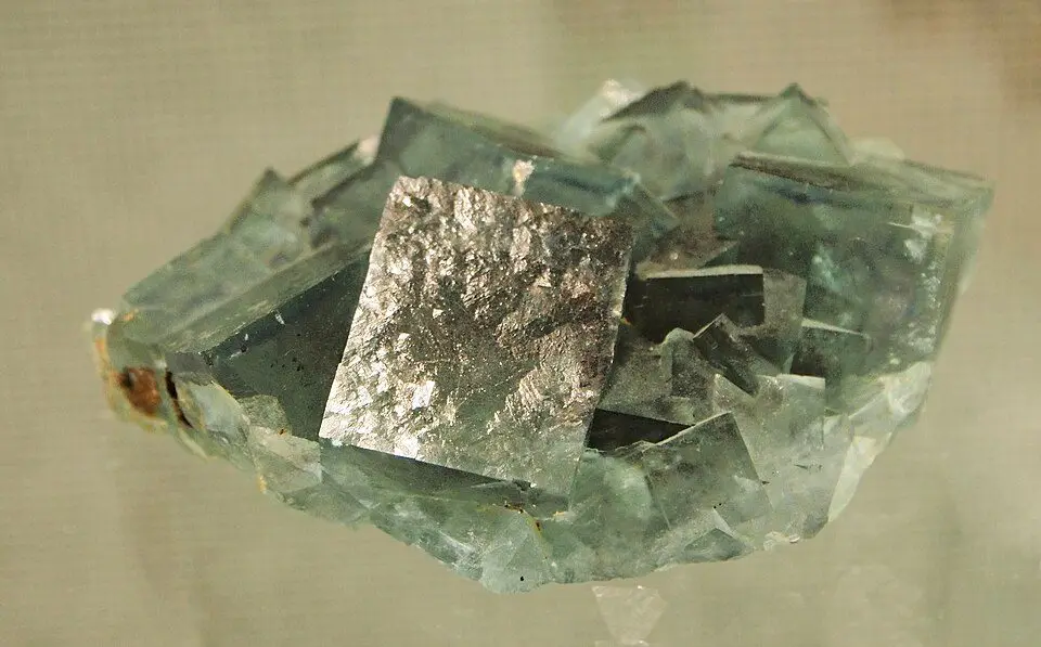 File:Fluorite Specimen 26.jpg
