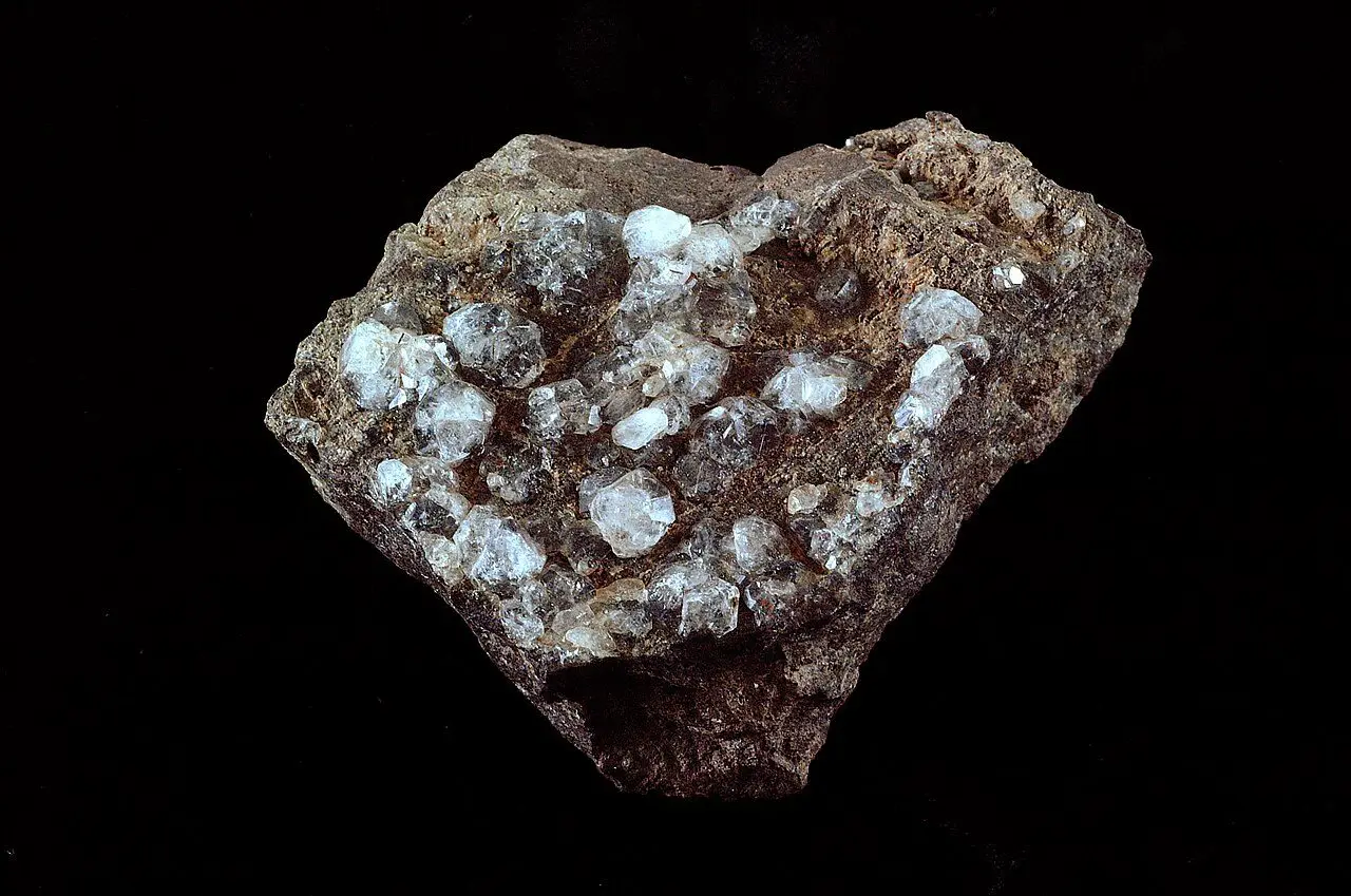 File:Braunite with quartz crystals (GeoDIL number - 61).jpg