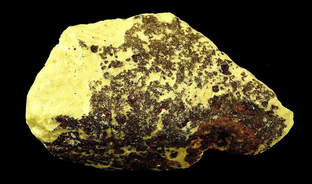 File:Sulfur and pyrolusite (GeoDIL number - 870).jpg